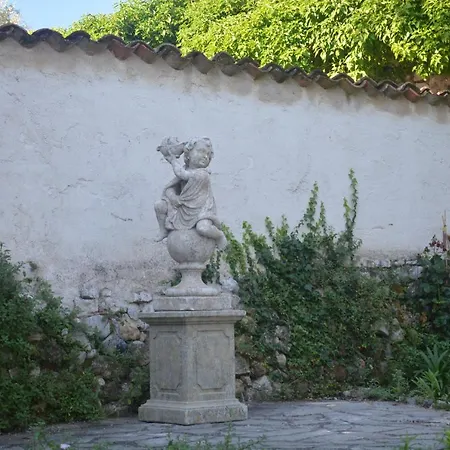 Villa Luxuriously Provencal *